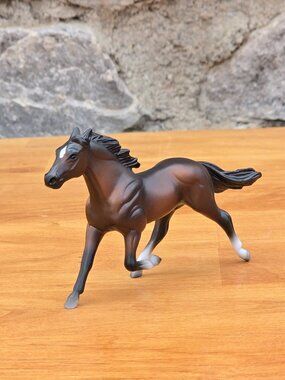 Breyer Stablemate G2 Standardbred Dark Bay - Mystery Surprise Series 6 (INV268)
